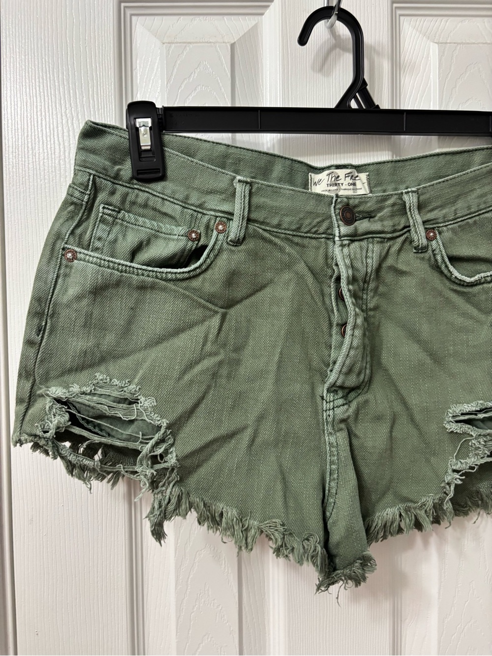Free People We The Free Distressed Olive Green Denim Shorts Size 31 Boho - Picture 4 of 7